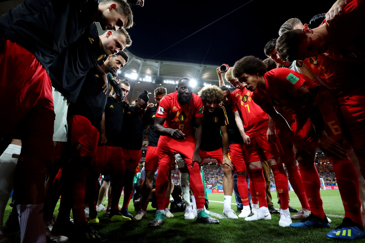 Lukaku zet de gelederen op scherp voor de match tegen Japan op het WK in ­Rusland van 2018.  Beeld Lars Baron
