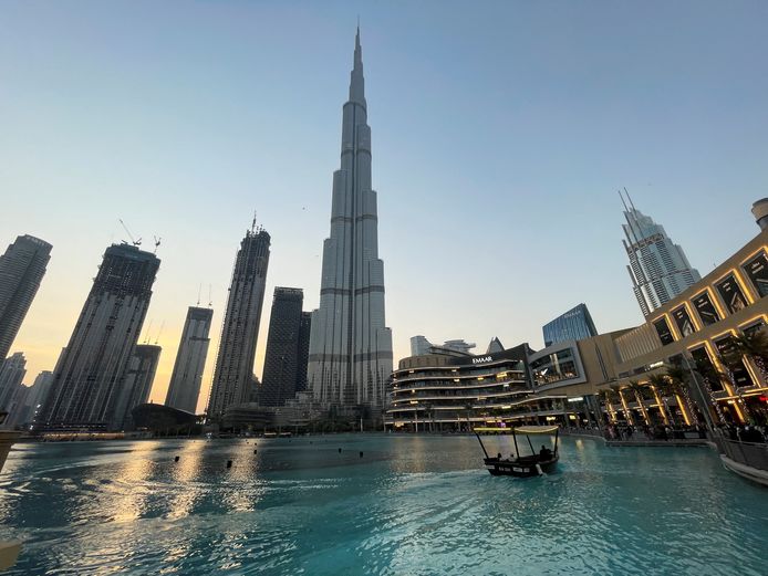 De Burj Khalifa in Dubai telt 163 verdiepingen en is 828 meter hoog.
