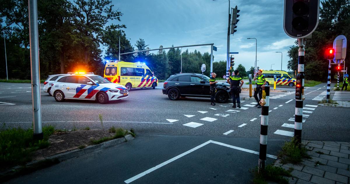 Fietser raakt zwaargewond door botsing met auto.