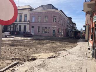 Laatste rioleringsbuizen in centrum van Torhout gaan de grond in, einde van de werken is in zicht