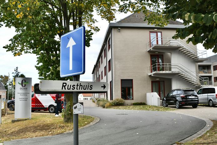 Het parket onderzoekt het verdacht overlijden van een 88-jarige vrouw in woonzorgcentrum Rozenberg in Oostrozebeke.