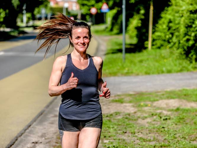 Pascale (43) maalt al 1.000 dagen na elkaar 10 kilometer af: “‘Je zal nooit meer kunnen lopen’, dacht mijn dokter na die blessure”
