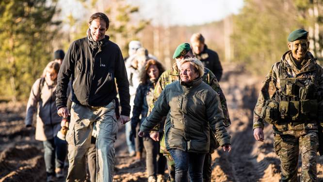 Ank Bijleveld wil meer geld en gaat op pad met 'meneer van de centen’