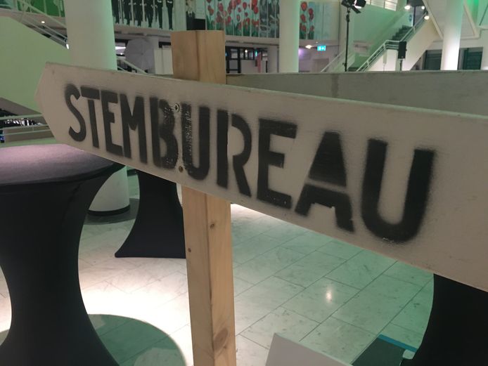 Het Stadhuis was vandaag een van de plekken waar in Apeldoorn kon worden gestemd.
