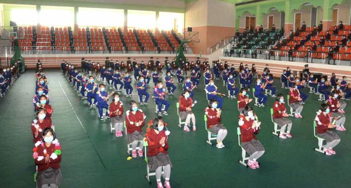Pesta dengan anak yatim piatu Korea Utara yang bekerja di pertambangan
