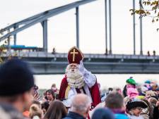 Massale Sinterklaasintocht aan kade in Arnhem van de baan; organisatie broedt op alternatief dat ‘coronaveilig’ is