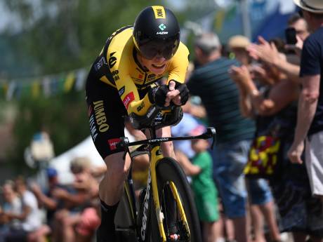 Tourwinnaar Vingegaard moet landgenoot Bjerg voor laten gaan in tijdrit Dauphiné: ‘Te hard gestart’