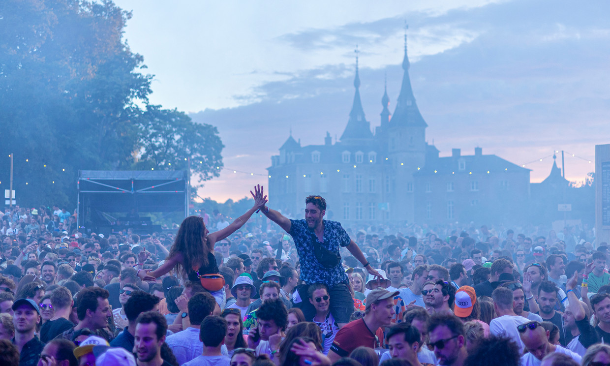 Paradise City zaterdag in Perk. Beeld Photonews