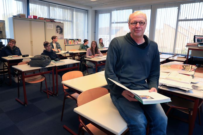 Dirk Roodzant schreef zijn proefschrift naast zijn werk als docent geschiedenis aan het Lodewijk College in Terneuzen.