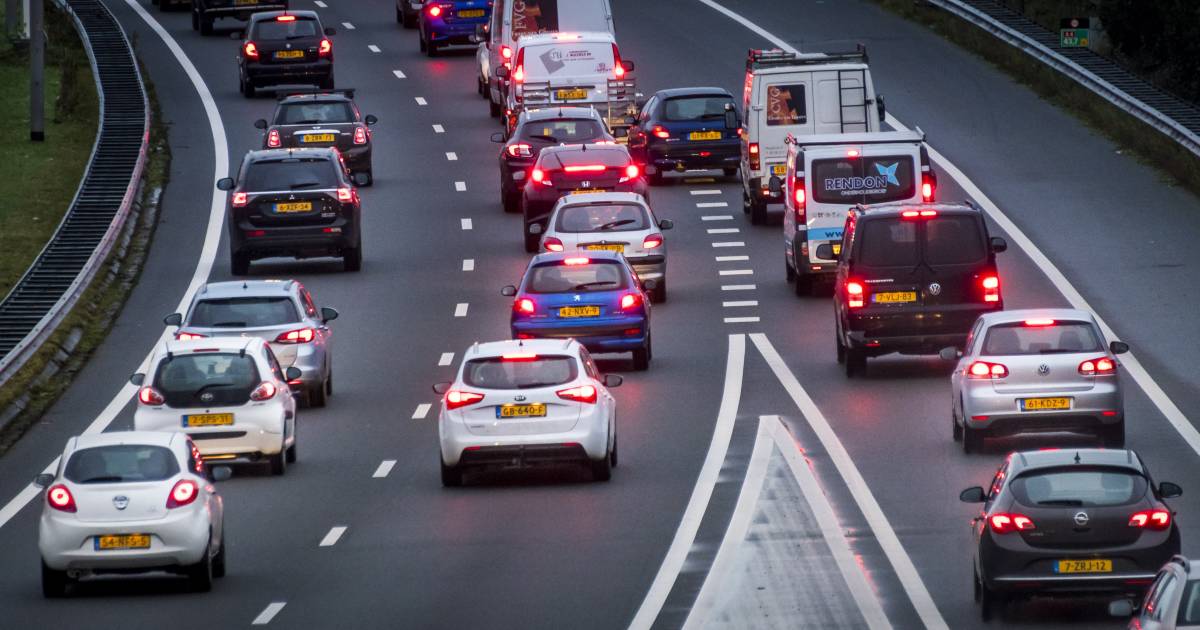 File op A12 bij Arnhem door ongeluk, linkerrijstrook weer vrij.