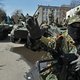 Teruglezen - Pro-Russische troepen veroveren Oekraïense legerwagens
