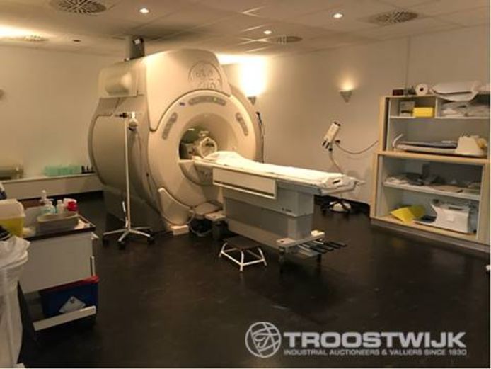 Een MRI-scansysteem uit 2004 is een van de items uit de failliete boedel van de IJsselmeerziekenhuizen.