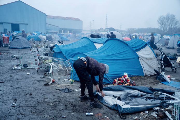 Vandaag werd in Grande-Synthe, nabij Duinkerke, een migrantenkamp ontruimd. Zo'n duizend mensen hadden hier een heenkomen gezocht in de hoop de oversteek naar Engeland te maken.