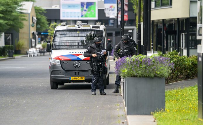 Le programme est désormais tourné à une trentaine de kilomètres au sud-est d'Amsterdam dans un lieu sécurisé.