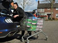 Duitsers hamsteren blikjes drank in de grensstreek: ‘Scheelt mij 6 euro per tray’