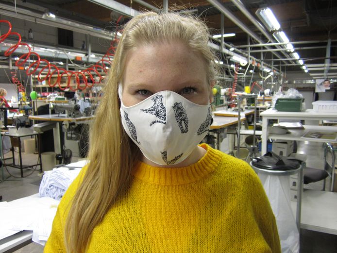 De stiksters van Xandres starten met een actie om mondmaskers te maken.