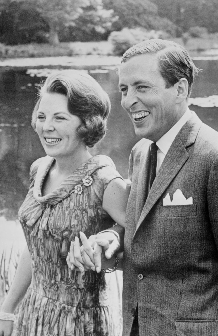 2 juli 1965: Beatrix stelt haar verloofde Claus officieel voor.
 Beeld Bettmann Archive