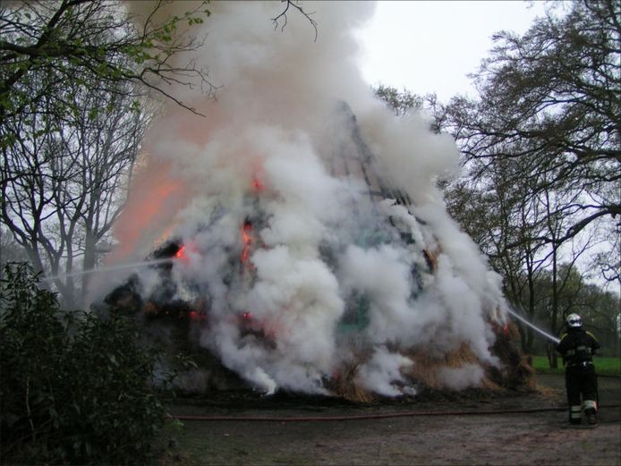 Brand in het atelier van Richard Roland Holst in Achtmaal. FOTO Carolien Hofland.