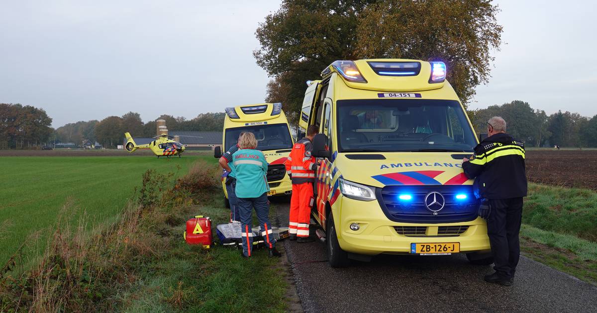 Jonge fietser gewond bij val in Radewijk: traumaheli helpt