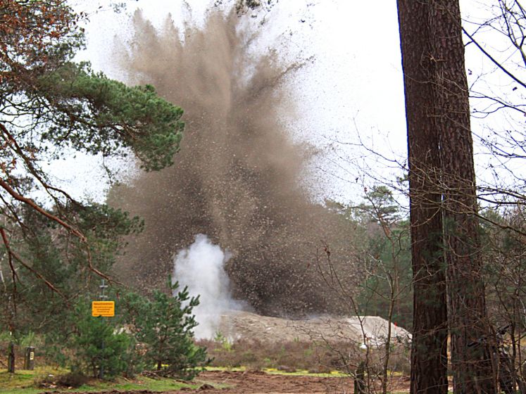 Engelse vliegtuigbommen tot ontploffing gebracht in Lochem