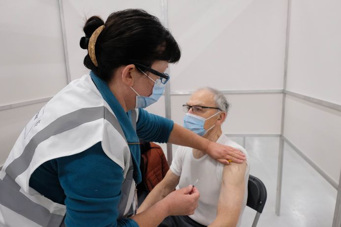 Archiefbeeld van een prik in het vaccinatiecentrum te Putte