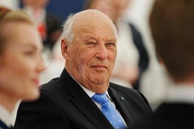 Noorse koning Harald blijft twee weken langer met ziekteverlof