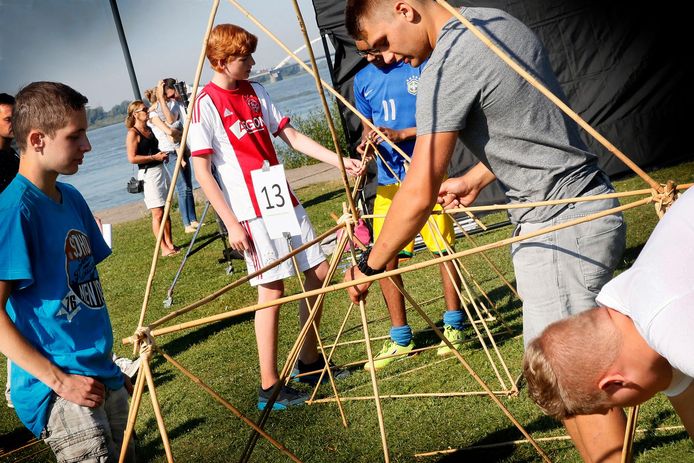 De allereerste lifestyledag in 2016: studenten bouwen met bamboe.