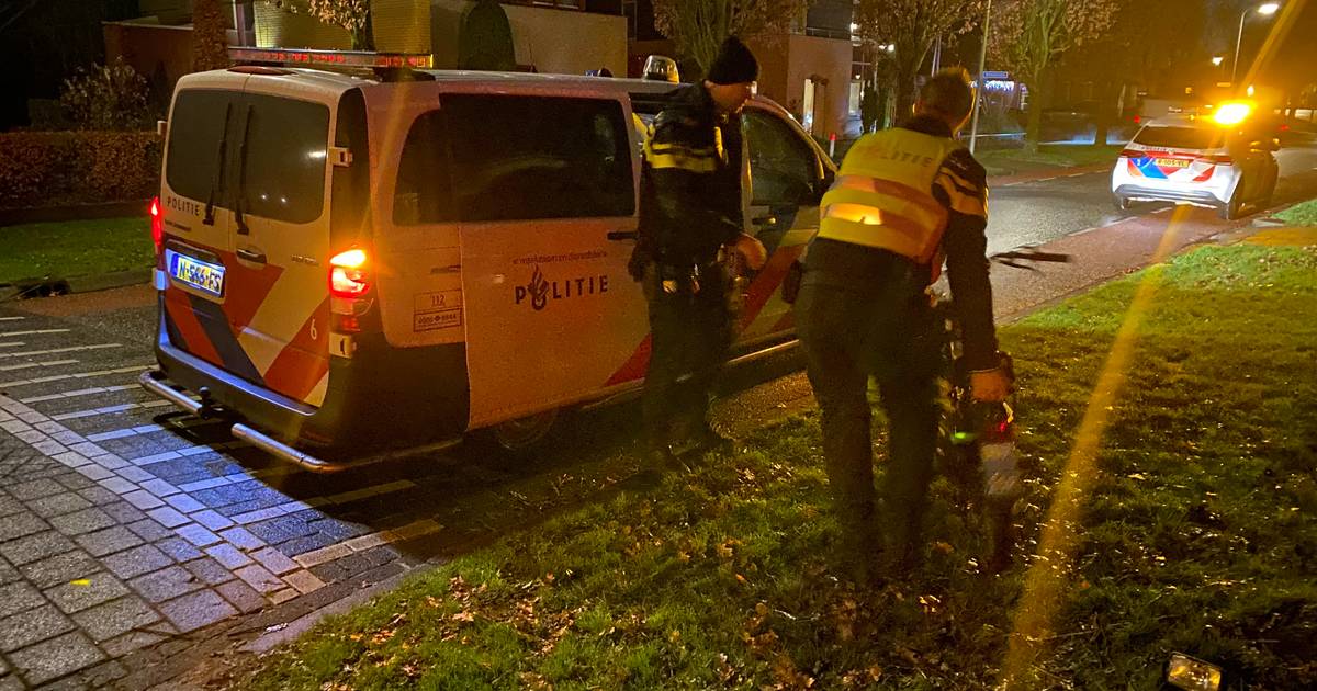 Gewonde bij botsing tussen brommer en auto in Wierden.