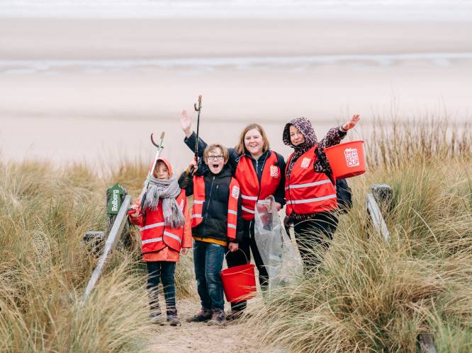 Liefst 2,9 ton zwerfvuil opgeruimd van onze stranden: “Jammer genoeg blijft zo'n opruimactie nodig, ook voor onze zeehondjes”