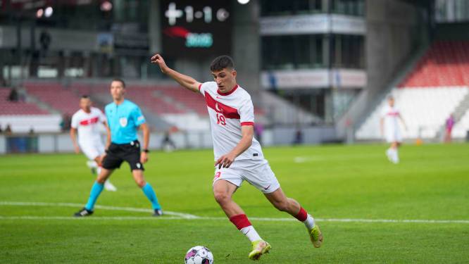 Ajax presenteert verdediger Ahmetcan Kaplan: ‘Hier slagen en vervolgens een mooie stap maken’