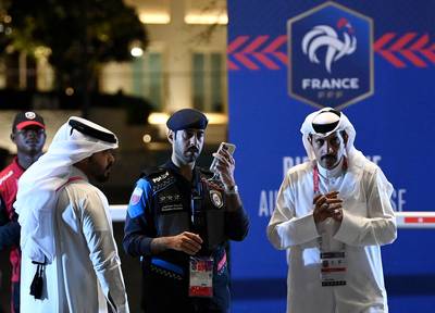 Cameraman moet van politie in Qatar ter plekke beelden wissen