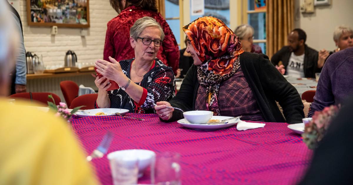 Samen eten verbindt bij het Integratiediner