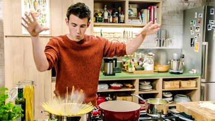 65. Mozza-meatballs en linguine in saffraansaus