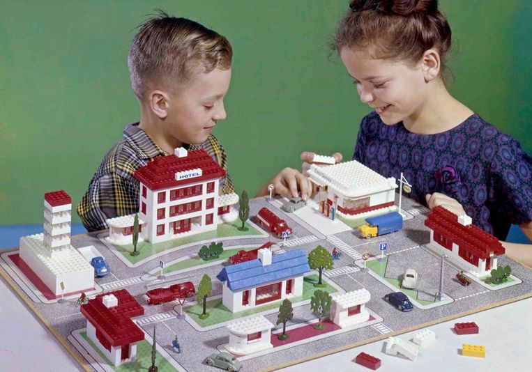 Ridderkastelen, de stad met de brandweer, de politie en het schooltje, de ruimte, de dierentuin: alles kreeg vanaf de jaren zeventig een Lego-versie.  Beeld LEGO