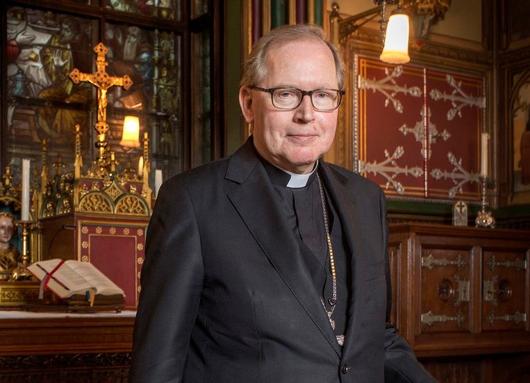 Kardinaal Eijk wil dat Vlaamse bisschoppen tot de orde worden geroepen vanwege zegen homostellen
