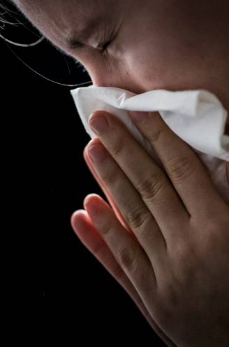 Waarom is iedereen plots verkouden en wat kan je eraan doen? “Een verkoudheid heeft niet één oorzaak, meerdere virussen zijn de boosdoener”