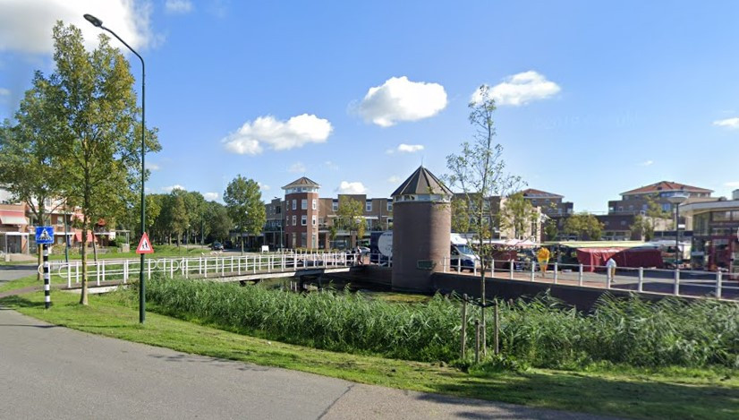 Dode vrouw aangetroffen in het water in Woudrichem Foto AD.nl