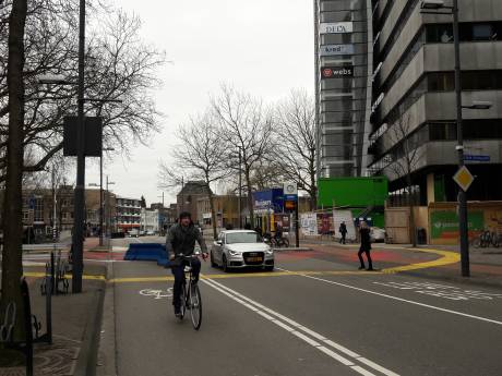 Vestdijk Eindhoven tijdelijk toch weer 2 rijstroken; wethouder komt winkeliers tegemoet