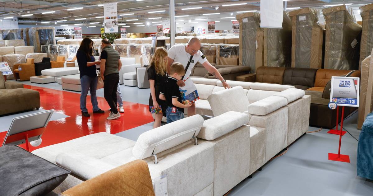 Roltrap hapert op ‘spectaculaire openingsdag’ van Seats and Sofas in