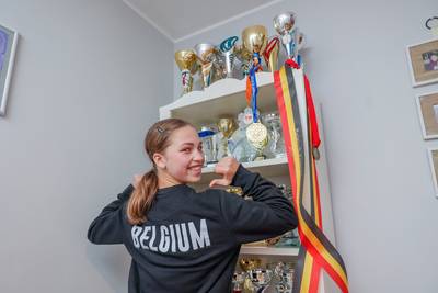 Schaatstalent en kersvers Belgisch kampioene Nina Pinzarrone (16) in eerste grote interview: “Een olympische medaille... Waarom niet?”