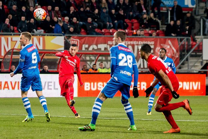 De krul van Ziyech: 1-1