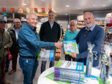 Na dertig jaar stopt Mookse supermarktbaas Wim Voet ermee; hij geeft bijzonder cadeau aan al zijn klanten