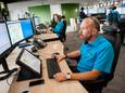 RAV-medewerkers in de meldkamer in Den Bosch.