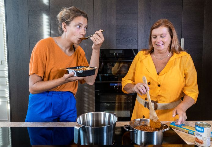 Diëtiste Sanne Mouha en journaliste Inge Stiers nemen 5 verse vs. kant-en-klare gerechten onder de loep: welke is het meest gezond, lekker én goedkoopst?