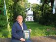 Peter Raedt heeft met Meulebeke Vroeger en Nu een uniek fotoboek gemaakt. Op de achtergrond zien we kasteel Ter Borcht.
