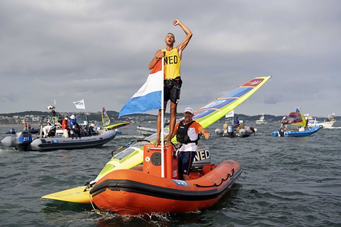 Kiran Badloe schreeuwt het uit van geluk na zijn medalrace.