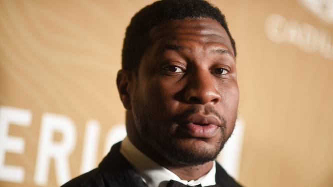 Advocaat van ‘Marvel’-acteur Jonathan Majors over arrestatie voor wurging en mishandeling: “Hij is zelf het slachtoffer”