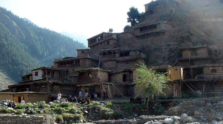 Een Kailash-dorp in de bergen van Chitral Beeld epa