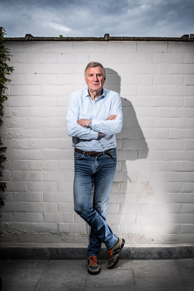 ‘In een voetbaltribune gaat het over gezelligheid, over vriendschap, over ambiance. Hoe het voetbal ook evolueert, dát zal altijd de kern van supporteren blijven.’ Beeld Marco Mertens