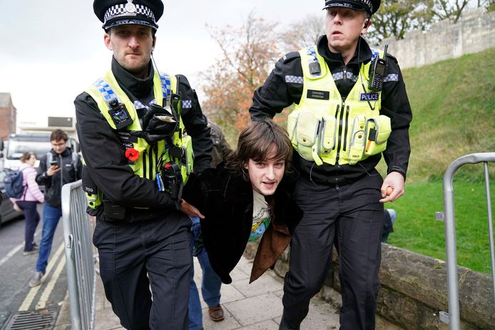 De student werd vrijwel meteen gearresteerd door de politie.